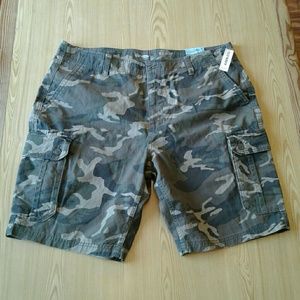 NWT Old Navy Camo Shorts Size 40
